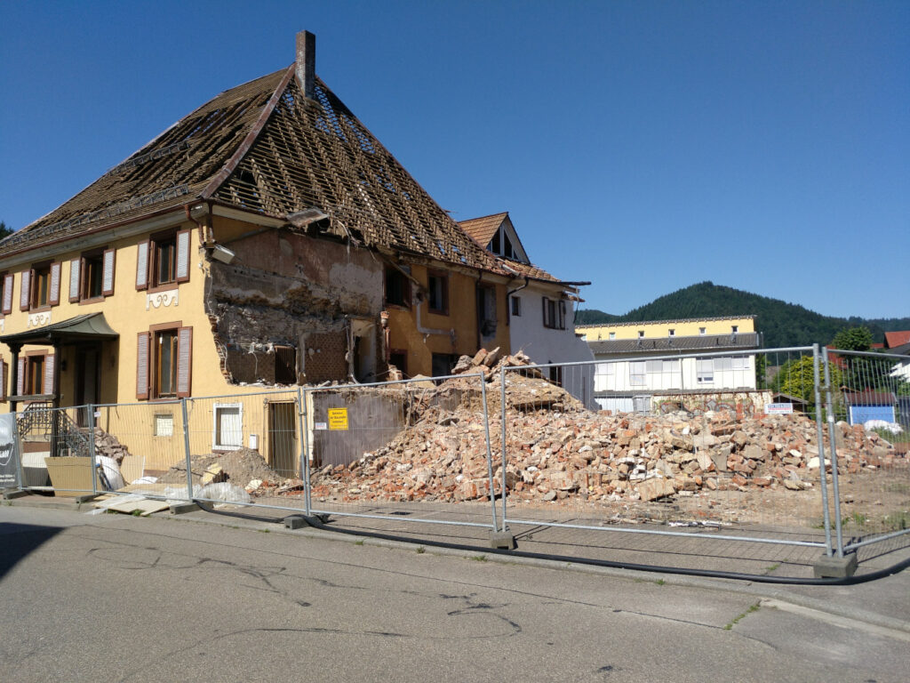 Gasthaus Löwen Bleibach, zum Teil schon abgerissen